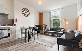Bronze Haven - A Luxe And Cozy Stay In Birmingham